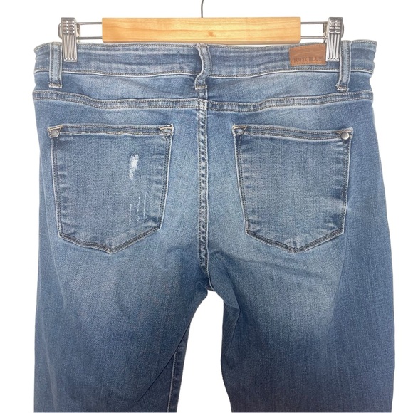 JUDY BLUE Boyfriend Fit Jeans Mid Rise Stretch Distressed JB8275MD Size 11/30 - Picture 11 of 16